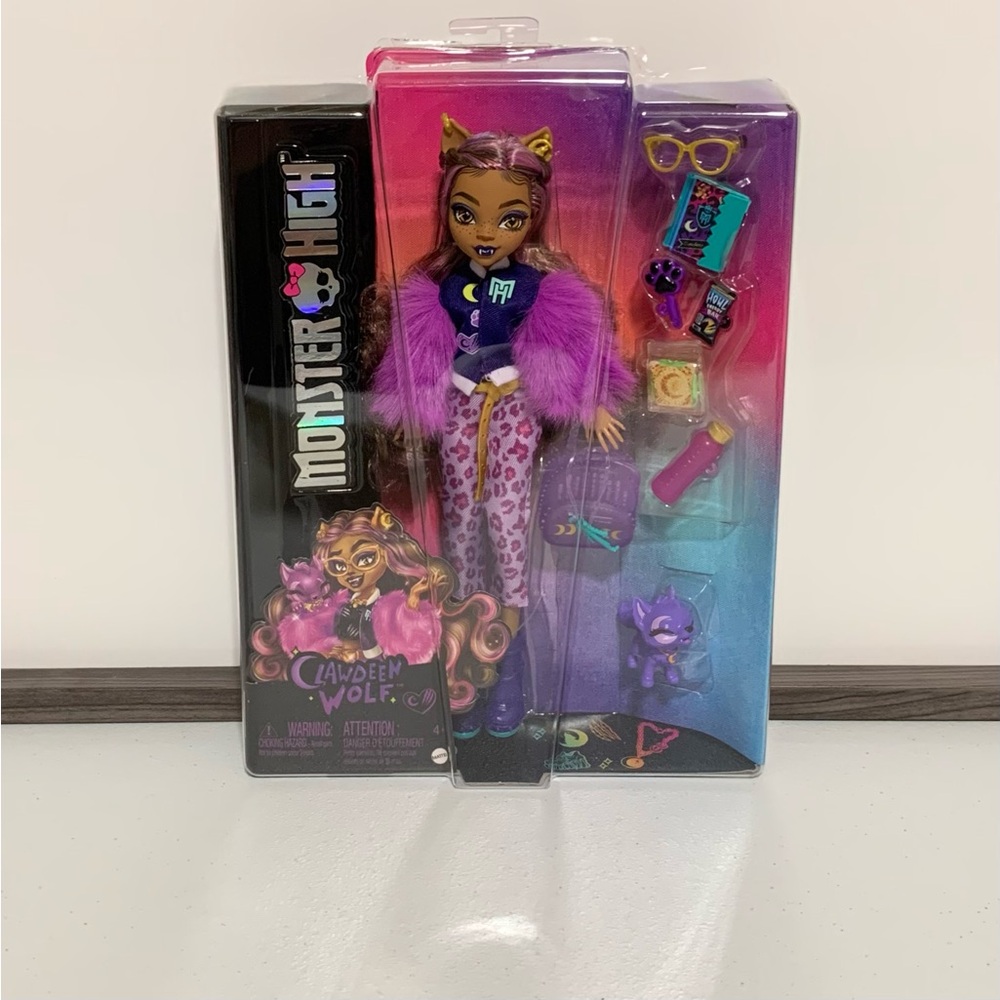 Monster High™ Clawdeen Wolf™ Doll with Pet Dog Crescent & Accessories-New